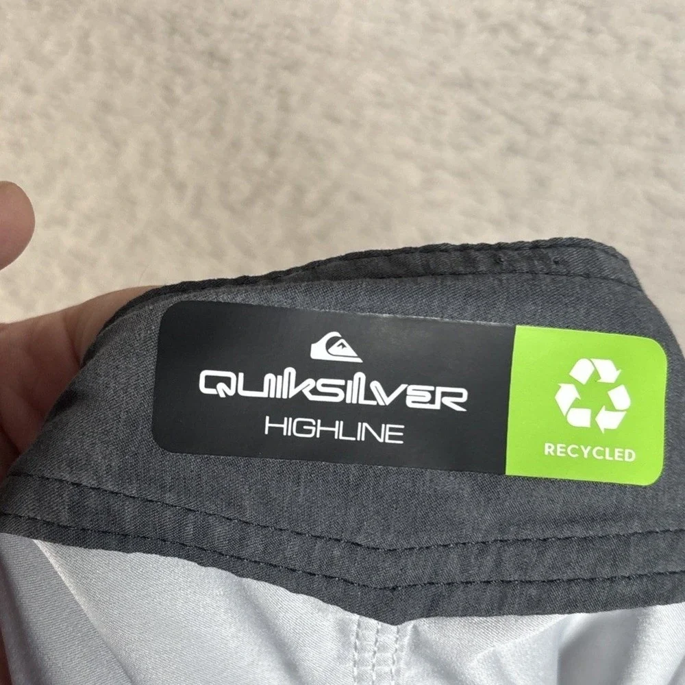 Quiksilver Highline SurfSilk‎ Mens Board Shorts Gray Pineapple Print Size 38